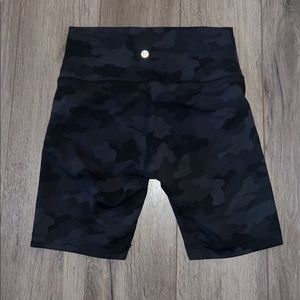 Lululemon Wunder Train Short-Black Camo (size 8 and 8’ length)